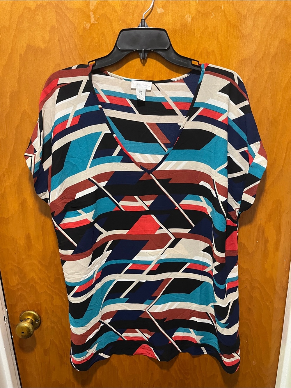 Motherhood Maternity Navy Multicolor Geometric V‑Neck Short Sleeve Top